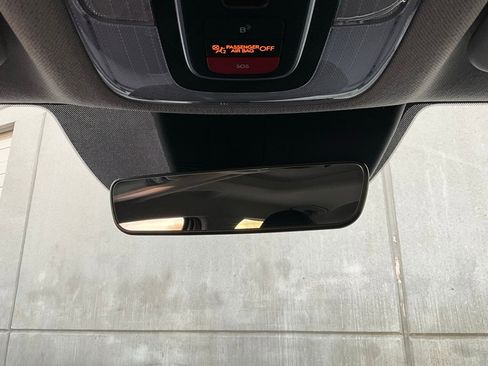 Used 2025 Hyundai Elantra Limited image 18