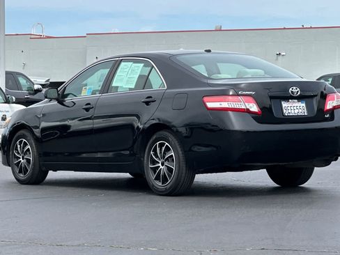 Used 2011 Toyota Camry LE image 7