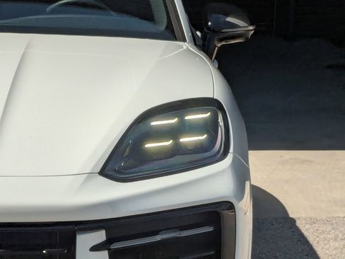 Certified 2026 Porsche Cayenne S AWD/4WD image 12