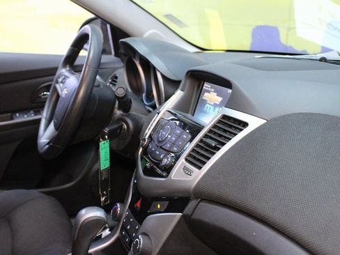 Used 2015 Chevrolet Cruze LT image 10