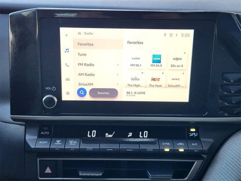 Used 2025 Toyota Camry SE image 12