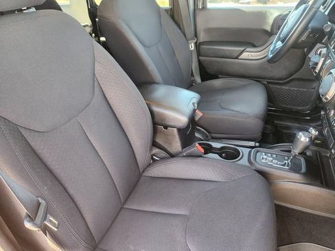 Used 2015 Jeep Wrangler Unlimited Sport w/ Quick Order Package 24S AWD/4WD image 17