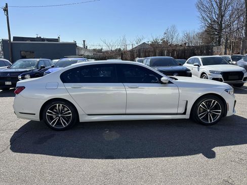Used 2020 BMW 750i xDrive w/ M Sport Package AWD/4WD image 2