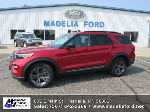 Certified 2024 Ford Explorer XLT w/ Equipment Group 202A AWD/4WD image 1