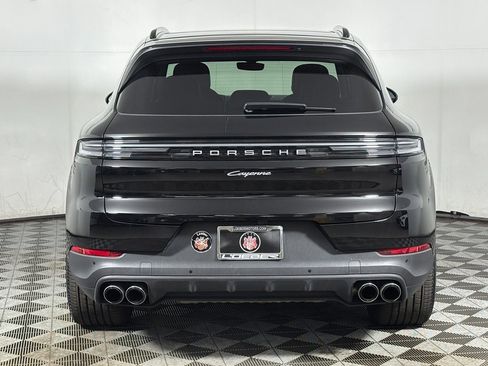 Used 2024 Porsche Cayenne image 6