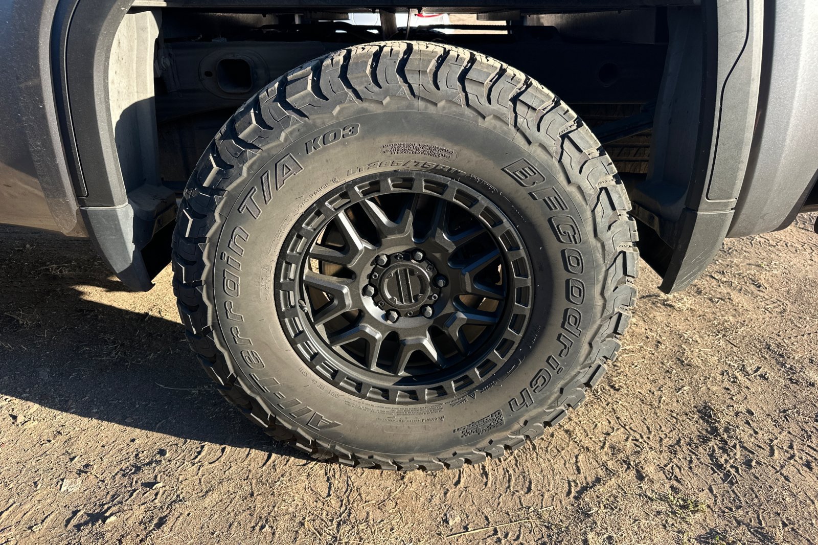 Used 2021 GMC Sierra 1500 AT4 w/ AT4 Value Package AWD/4WD image 3