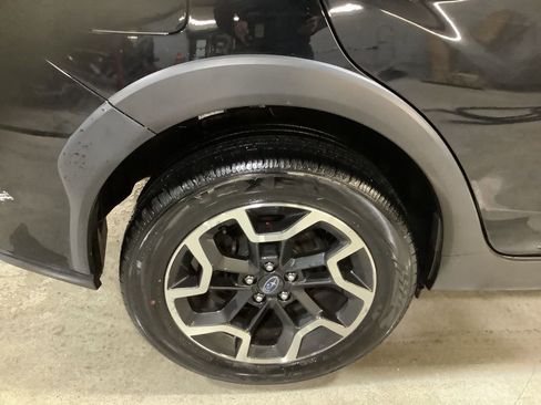 Used 2017 Subaru Crosstrek 2.0i Premium image 14