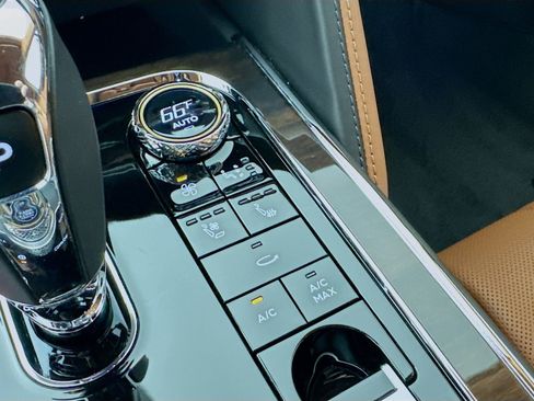 Used 2022 Bentley Flying Spur V8 AWD/4WD image 61