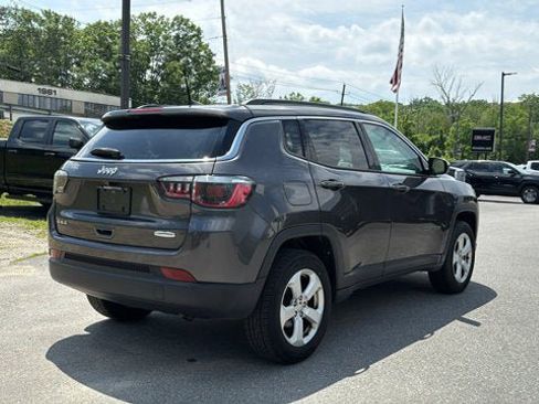 Used 2019 Jeep Compass Latitude w/ Popular Equipment Group AWD/4WD image 6