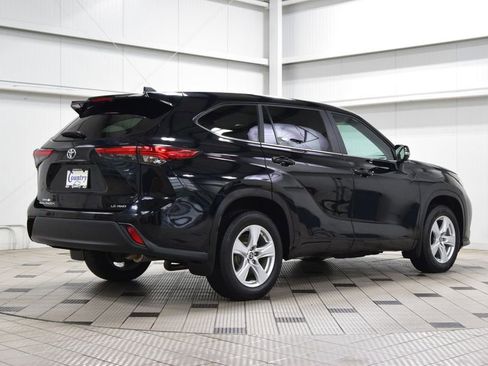Used 2023 Toyota Highlander LE AWD/4WD image 8