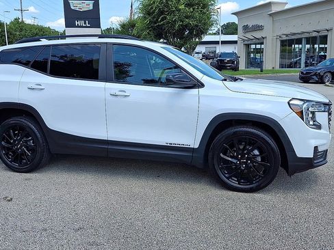Used 2023 GMC Terrain SLE w/ Elevation Edition AWD/4WD image 2