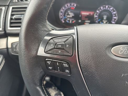 Used 2019 Ford Explorer Platinum image 26