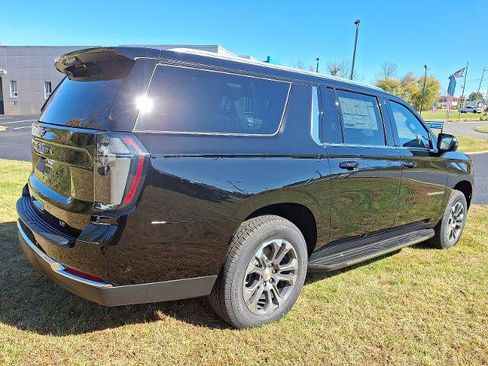 New 2026 Chevrolet Suburban LT w/ Comfort Package image 4