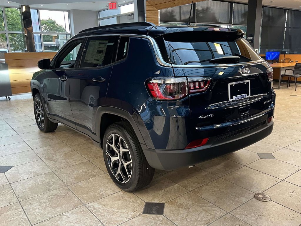 Used 2026 Jeep Compass Limited AWD/4WD image 4