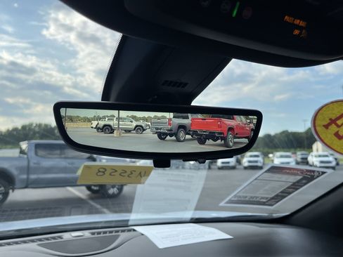 Used 2024 Buick Enclave Premium image 17