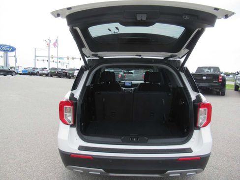 Used 2024 Ford Explorer XLT w/ Equipment Group 202A AWD/4WD image 18