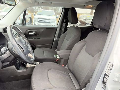 Used 2017 Jeep Renegade Latitude image 16