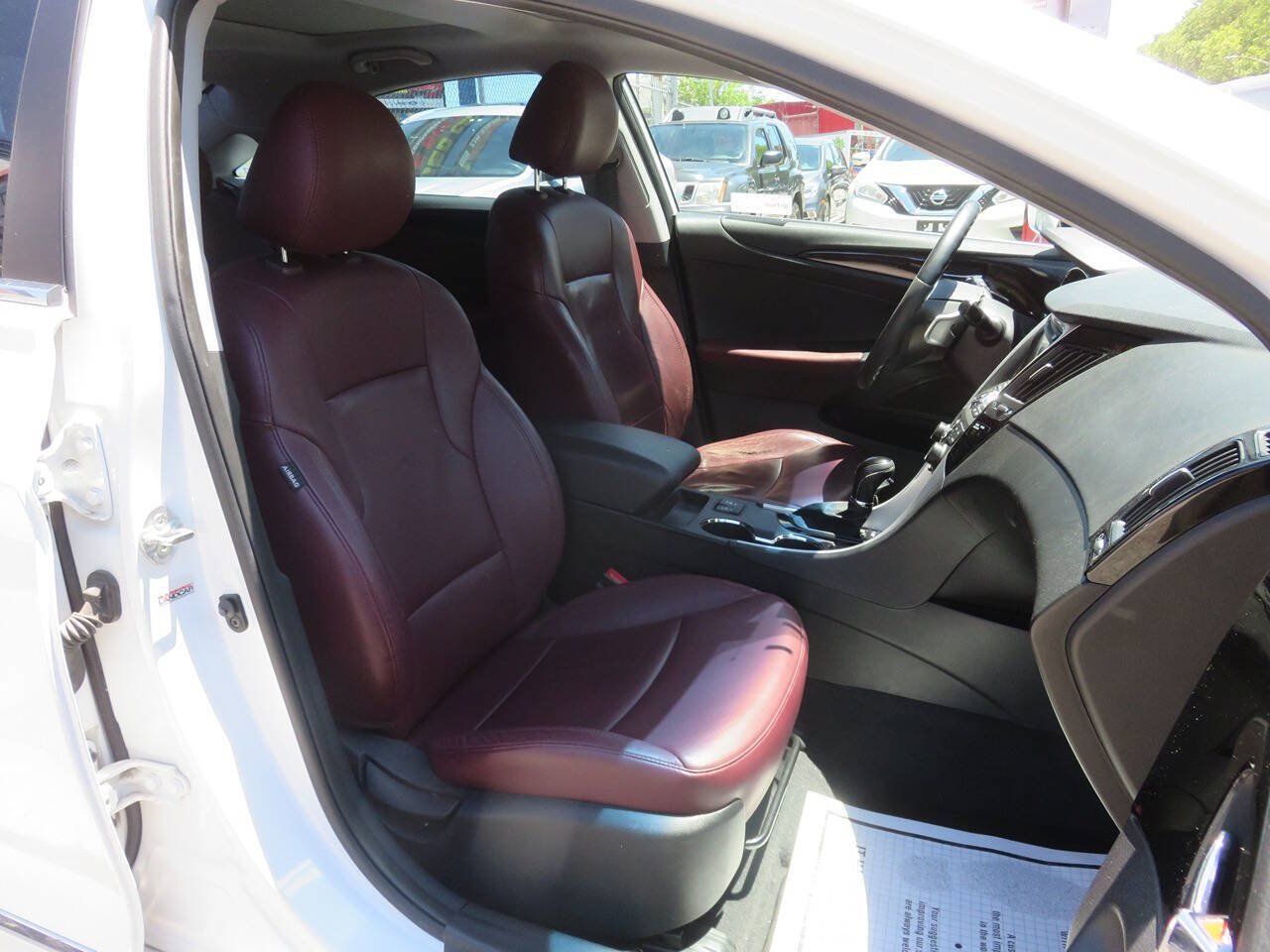 Used 2012 Hyundai Sonata Limited w/ Navigation Pkg FWD image 11