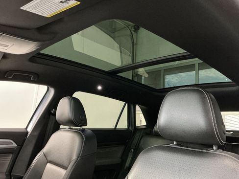 Used 2022 Volkswagen Atlas Cross Sport SE image 30