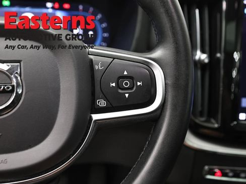 Used 2023 Volvo XC60 B5 Core FWD image 16