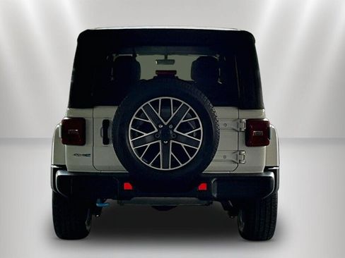 Used 2023 Jeep Wrangler Unlimited Sahara w/ Cold Weather Group AWD/4WD image 6