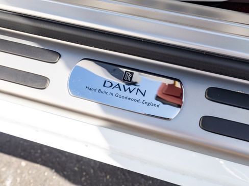 Used 2017 Rolls-Royce Dawn image 36