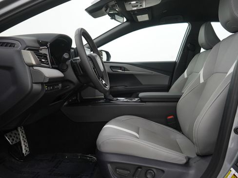 Used 2025 Toyota Camry SE image 17