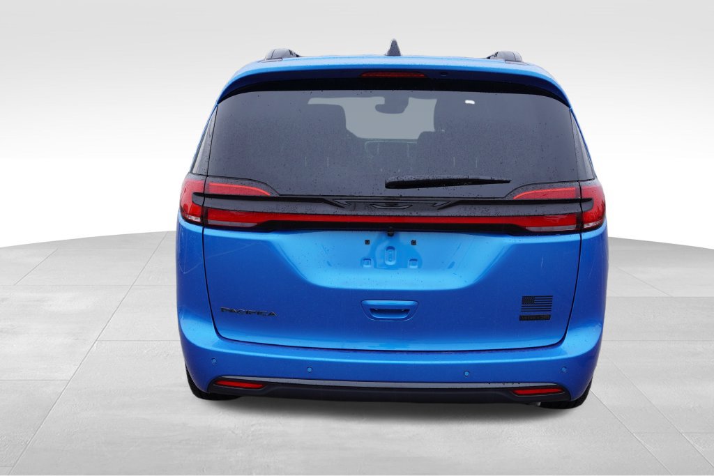 New 2027 Chrysler Pacifica Select AWD/4WD image 4