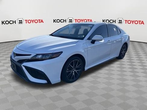 Certified 2023 Toyota Camry SE image 3