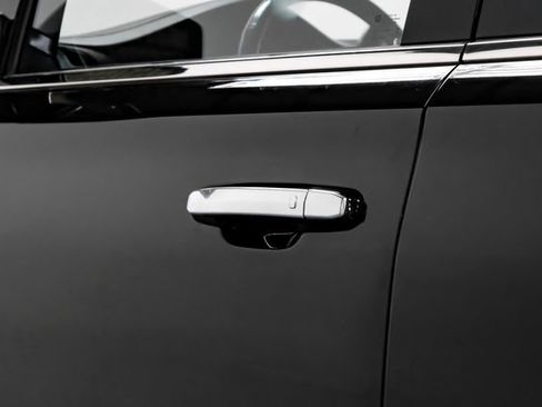 Used 2018 Cadillac Escalade Luxury image 16