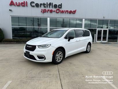 Used 2024 Chrysler Pacifica Touring-L