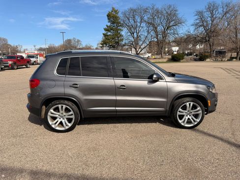 Used 2012 Volkswagen Tiguan S FWD image 7