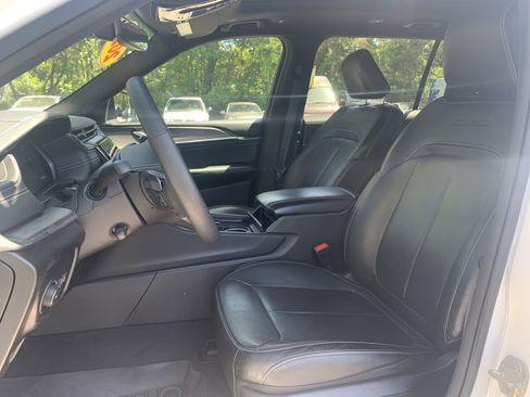 Used 2023 Jeep Grand Cherokee L Overland RWD image 15