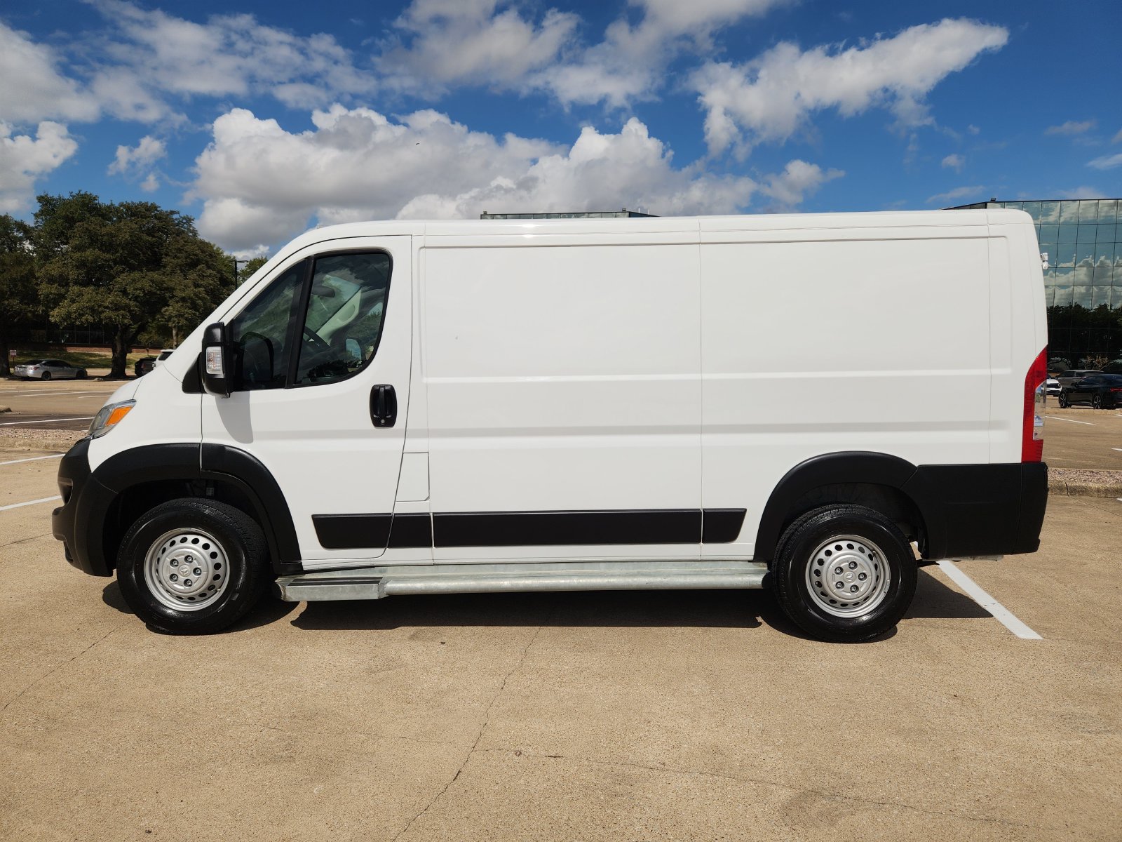 Used 2025 RAM ProMaster 2500 w/ U-Haul Equipment Group FWD image 3