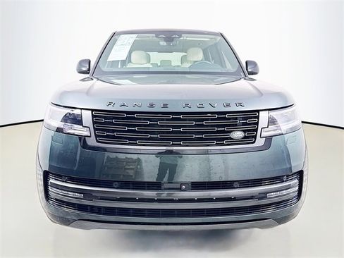 Used 2025 Land Rover Range Rover SE image 2