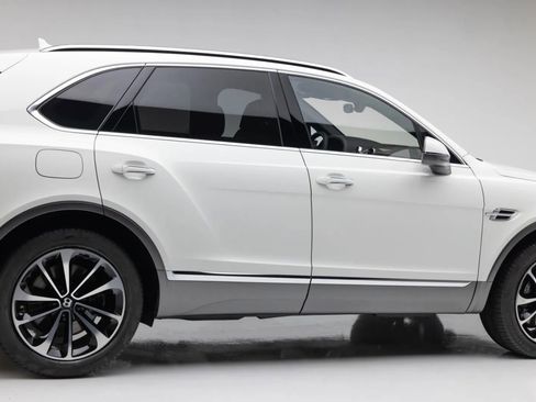 Used 2017 Bentley Bentayga AWD/4WD image 35