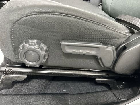 Used 2022 Jeep Gladiator Sport image 10