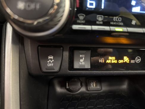 Used 2024 Toyota RAV4 SE w/ Convenience Package image 50