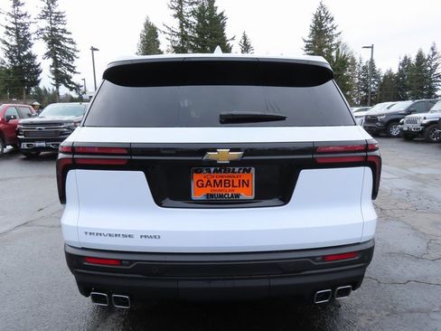Used 2024 Chevrolet Traverse LS image 6