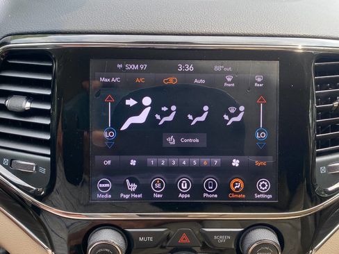 Used 2019 Jeep Grand Cherokee Limited RWD image 34