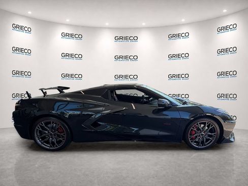 Used 2023 Chevrolet Corvette Stingray Premium Conv w/ Z51 Performance Package RWD image 8