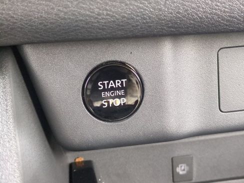 Certified 2025 Nissan Rogue SL w/ Tech Package FWD image 29