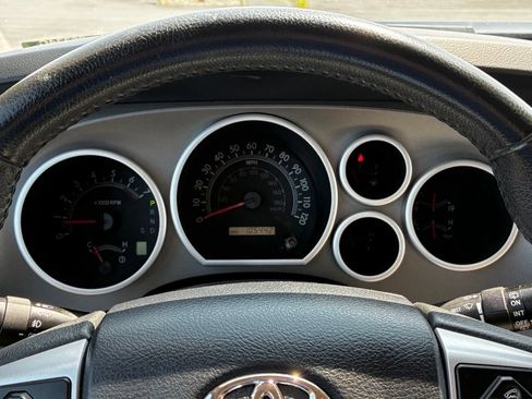 Used 2017 Toyota Sequoia SR5 AWD/4WD image 19