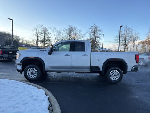 Used 2022 GMC Sierra 2500 SLE w/ SLE Value Package; image 9