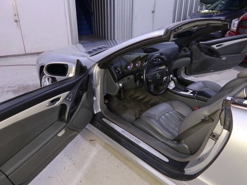 Used 2005 Mercedes-Benz SL 55 AMG SL 55 AMG 2dr Convertible image 18