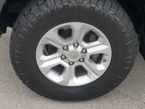 Used 2018 Toyota 4Runner 4WD image 4