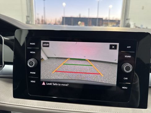 New 2026 Volkswagen Taos SE image 11