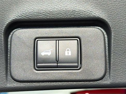 Used 2021 Nissan Rogue SV w/ Premium Package FWD image 12