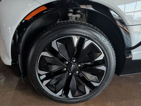 Certified 2024 Chevrolet Blazer EV RS image 9