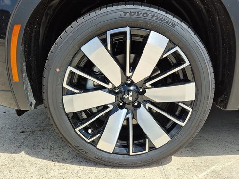 New 2025 Mitsubishi Outlander SEL image 28